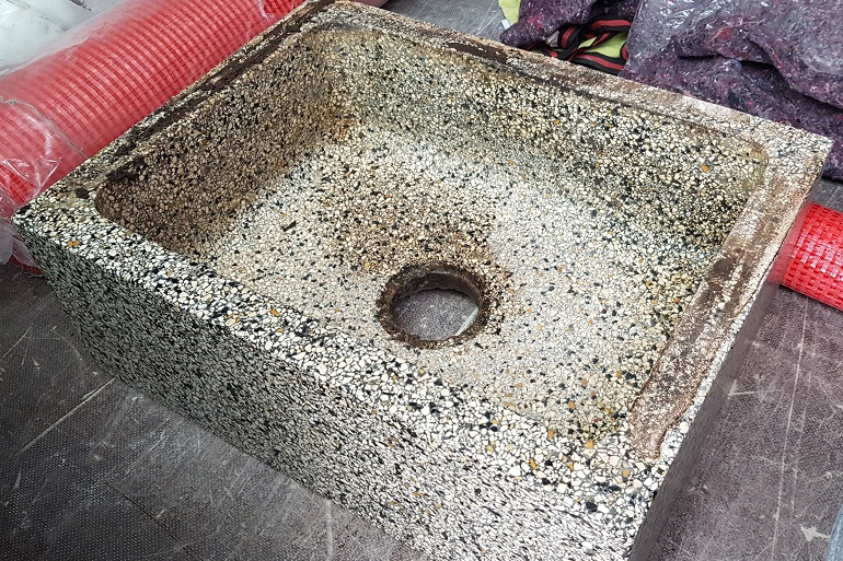 Oude terrazzo spoelbak restauratie